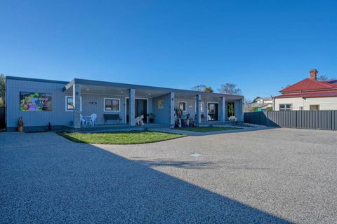 Zoo Villas : Villa Zebra - Central Wynyard - Sunshine Coast Tourism 2