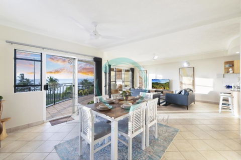 ZEN FORESHORE: 3-BR Nightcliff Foreshore-Front Apt - Holiday Sunshine Coast 0