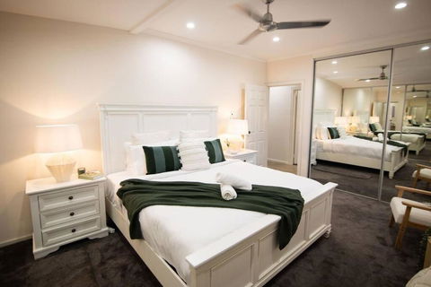 ZenLux Rosewood Luxury Family Escape - Pool - BBQ - Holiday Sunshine Coast 3