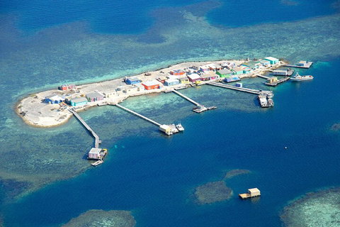Abrolhos Islands Fixed-Wing Scenic Flight - Sunshine Coast Tourism 3