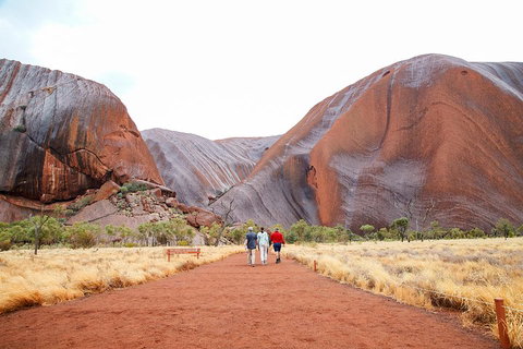 2-Day Uluru (Ayers Rock) And Kata Tjuta Trip From Alice Springs - Holiday Sunshine Coast 1