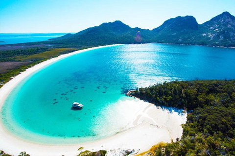 Wineglass Bay Private Charter Service - Holiday Sunshine Coast 2