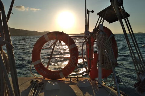 Townsville Small Group Early Morning Sailing Cruise Boat Tour Charter Hire - Sunshine Coast Tourism 0