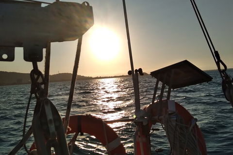 Townsville Private Hire Sunset Sail Sailing Cruise Boat Tour Charter Experience - Sunshine Coast Tourism 4