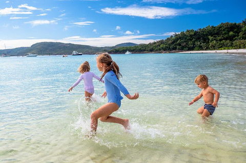 Whitehaven Beach And Daydream Island Cruise - Sunshine Coast Tourism 3