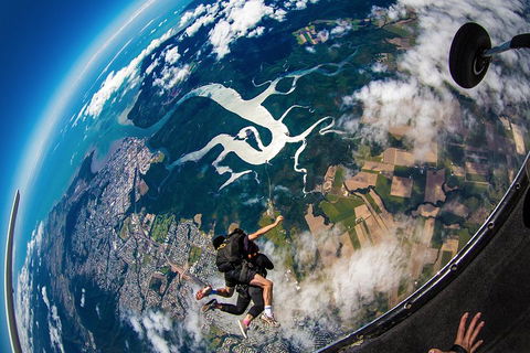 Reef And Rainforest Tandem Sky Dive In Cairns - Sunshine Coast Tourism 5
