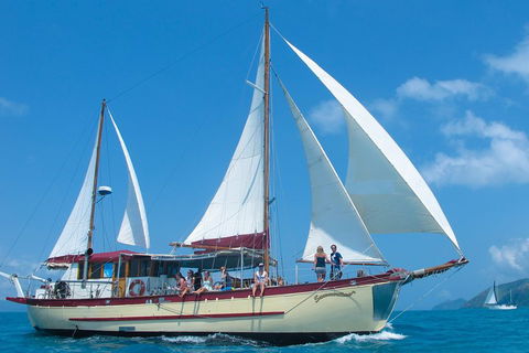 2-Day Whitsundays Sailing Adventure: Summertime - Sunshine Coast Tourism 1
