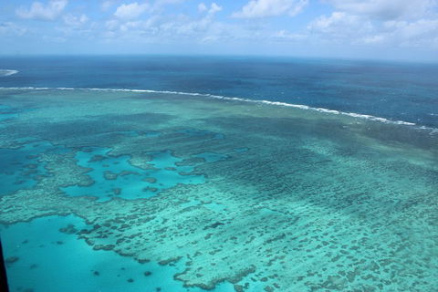 Reef And Island Scenic Flight From Airlie Beach - Holiday Sunshine Coast 1