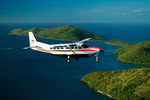 Reef And Island Scenic Flight From Airlie Beach - Holiday Sunshine Coast 3