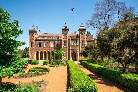 Perth Scavenger Hunt: Perched On A Swan - Sunshine Coast Tourism 0